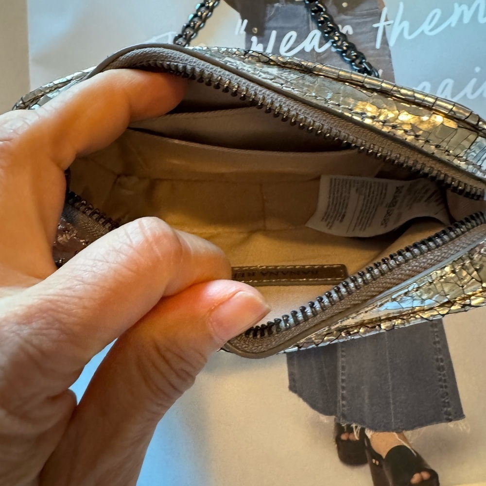 Banana Republic real leather metallic Silver Crossbody Bag - Picture 4 of 8